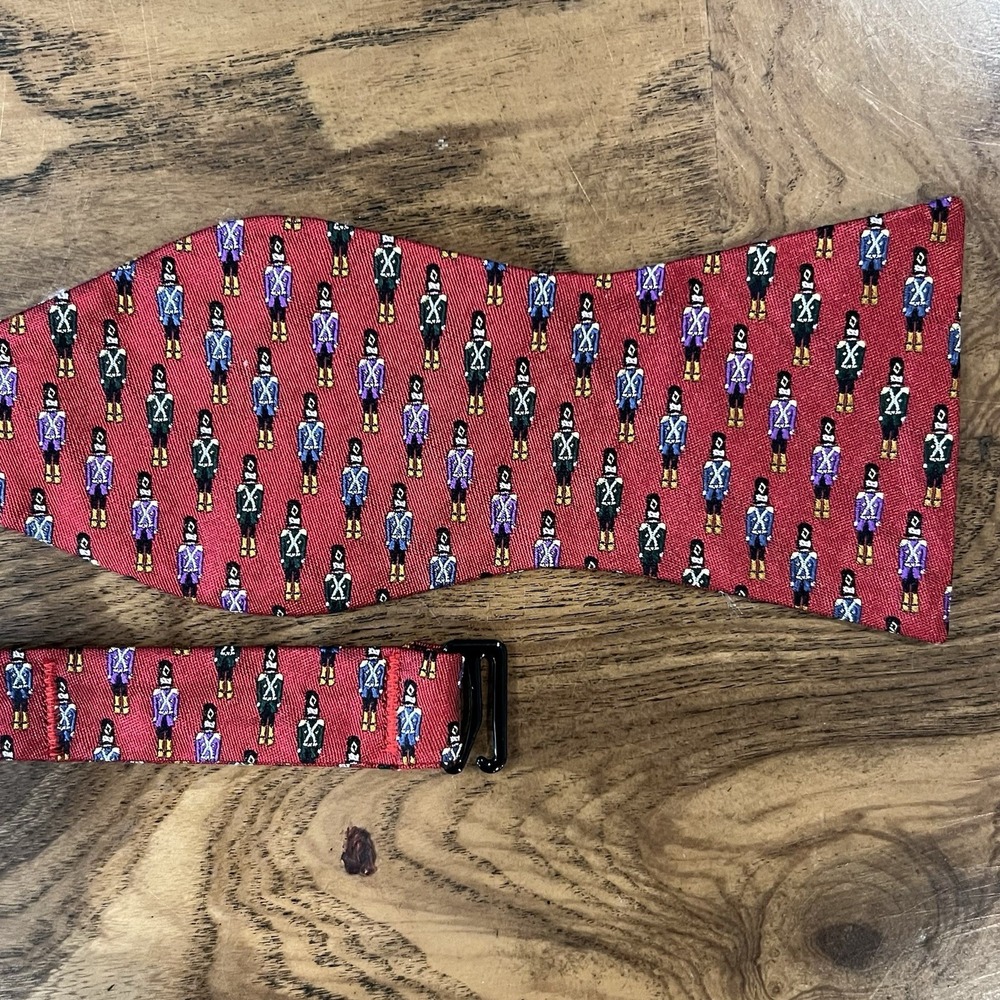 Cremieux Bow Tie Mens OS Red Excellent Silk Toy Soldier Nutcracker Self-Tie